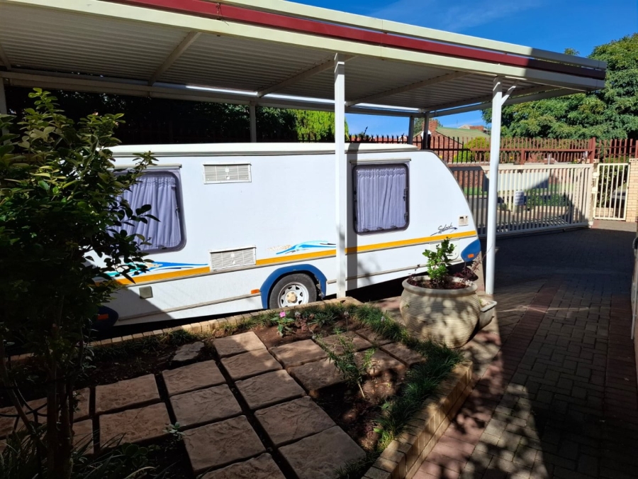 3 Bedroom Property for Sale in Pentagon Park Free State